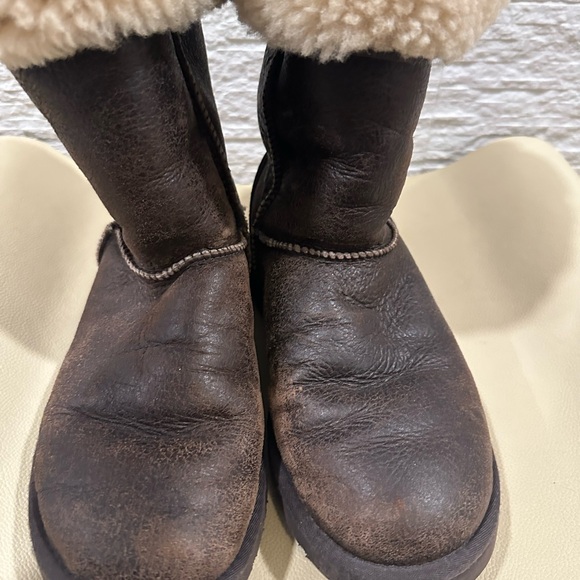 UGGS Brown Shearling Lined Boots - Picture 2 of 4